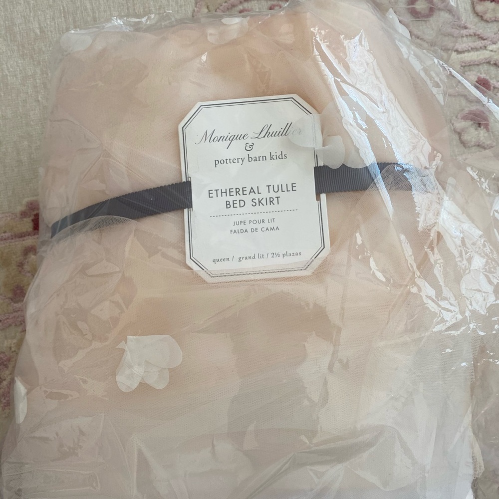 NWT Pottery Barn Kids queen bed skirt